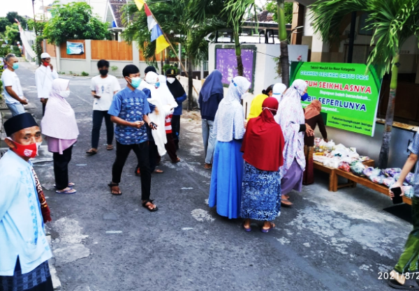 Gerakan Sedekah Sebagai Bagian Dari Upaya Gotong Royong dan Jaga Warga Pada Masa Pandemi